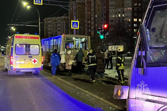 8 человек получили травмы при столкновении двух автобусов в Иванове